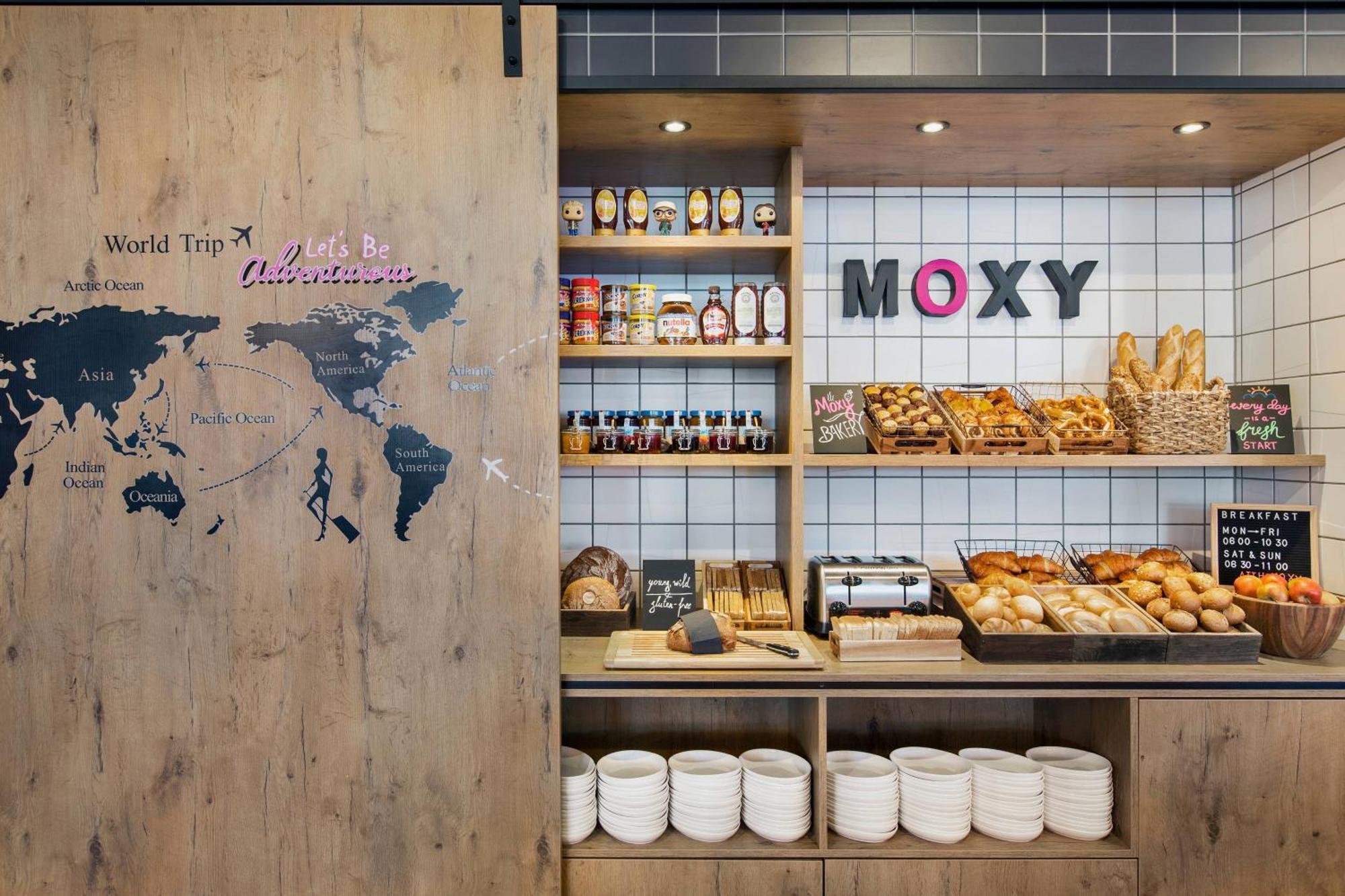 Moxy Frankfurt Airport Kelsterbach Hotel Ngoại thất bức ảnh