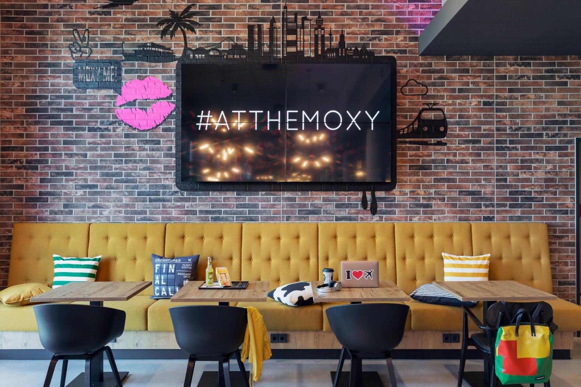 Moxy Frankfurt Airport Kelsterbach Hotel Ngoại thất bức ảnh