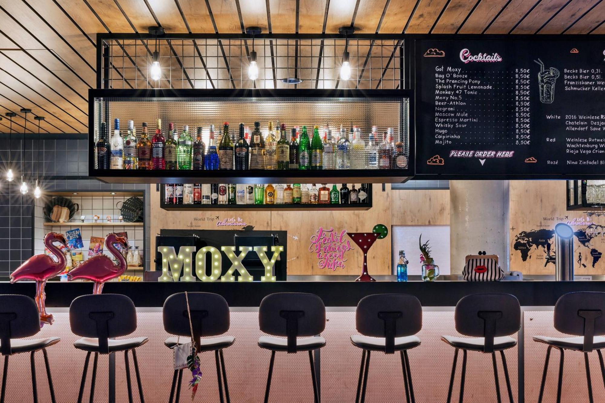 Moxy Frankfurt Airport Kelsterbach Hotel Ngoại thất bức ảnh