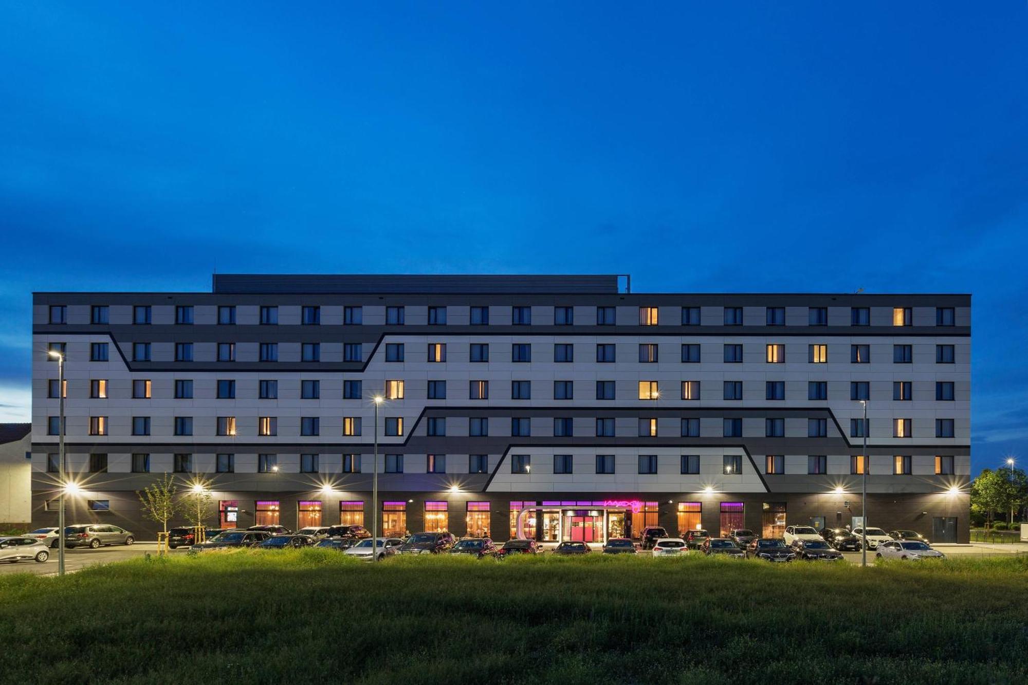 Moxy Frankfurt Airport Kelsterbach Hotel Ngoại thất bức ảnh