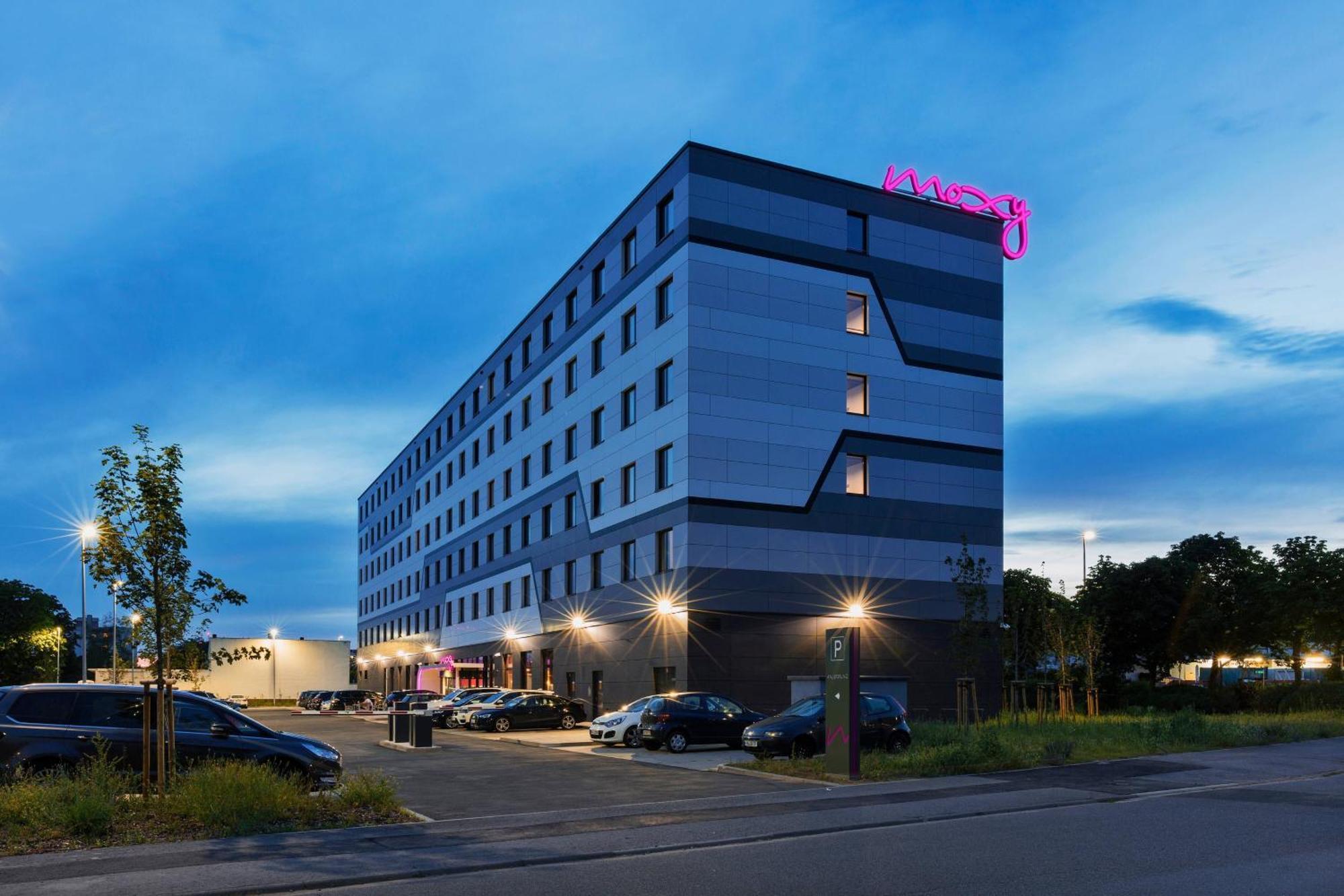 Moxy Frankfurt Airport Kelsterbach Hotel Ngoại thất bức ảnh