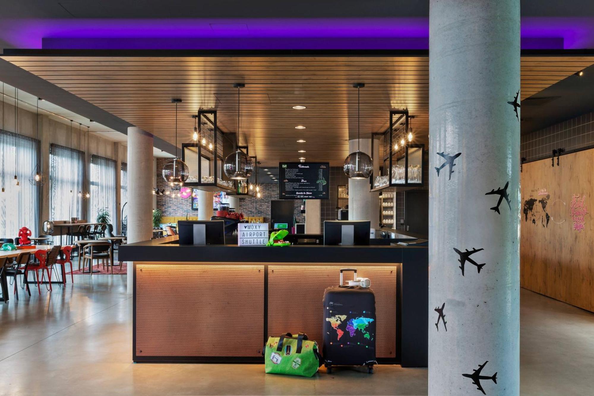 Moxy Frankfurt Airport Kelsterbach Hotel Ngoại thất bức ảnh